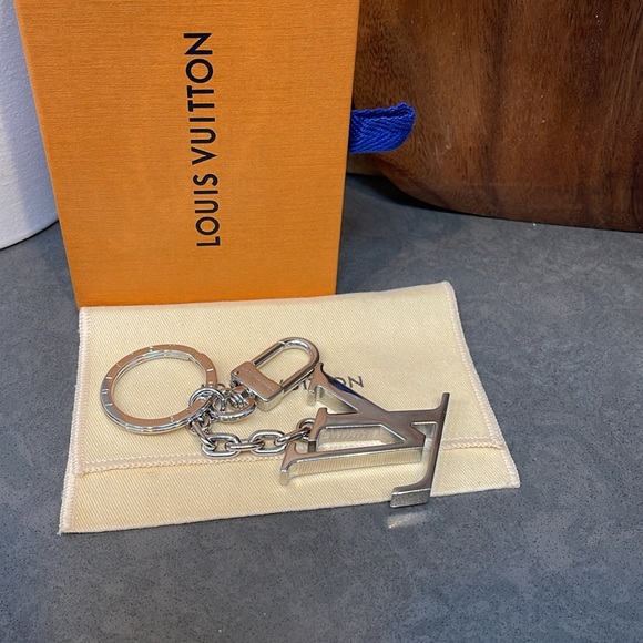 LV Initials Key Holder Bag Charm - Picture 9 of 9